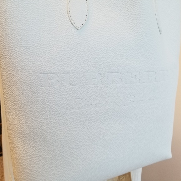 Burberry Remington Embossed Tote Chalk White - Picture 4 of 7